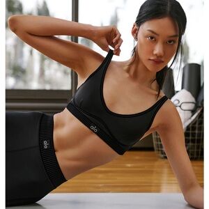 ALO Yoga Airlift Line Up Bra